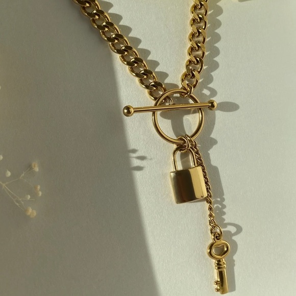 Lock pendant necklace - Picture 2 of 3